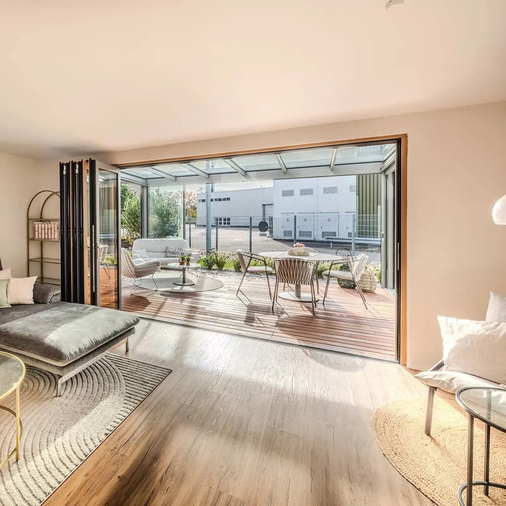 Ausstellung Wild & Kienle in Ulm – Innenansicht mit Beratungsbereich